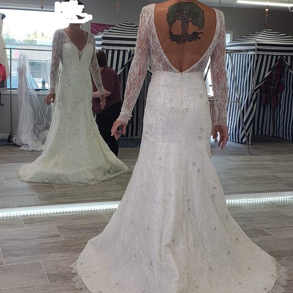 Isabelle Armstrong "Katherine" Wedding Gown - Picture 4 of 10